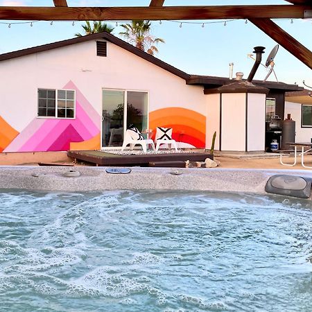 Twin Palms Desert Getaway - Jacuzzi, Fire Pit, Meditation Room & More Joshua Tree Luaran gambar