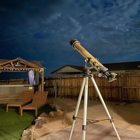 Twin Palms Desert Getaway - Jacuzzi, Fire Pit, Meditation Room & More Joshua Tree Luaran gambar