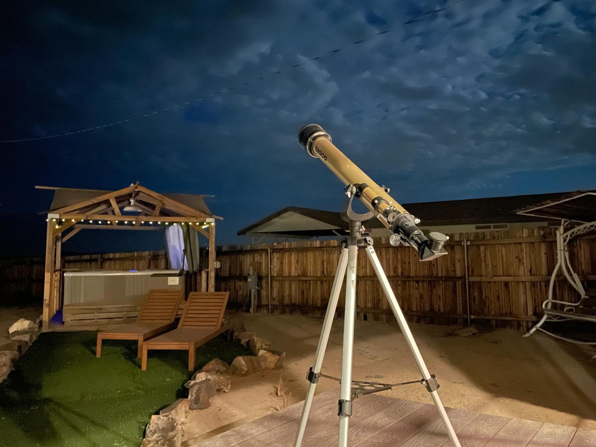 Twin Palms Desert Getaway - Jacuzzi, Fire Pit, Meditation Room & More Joshua Tree Luaran gambar