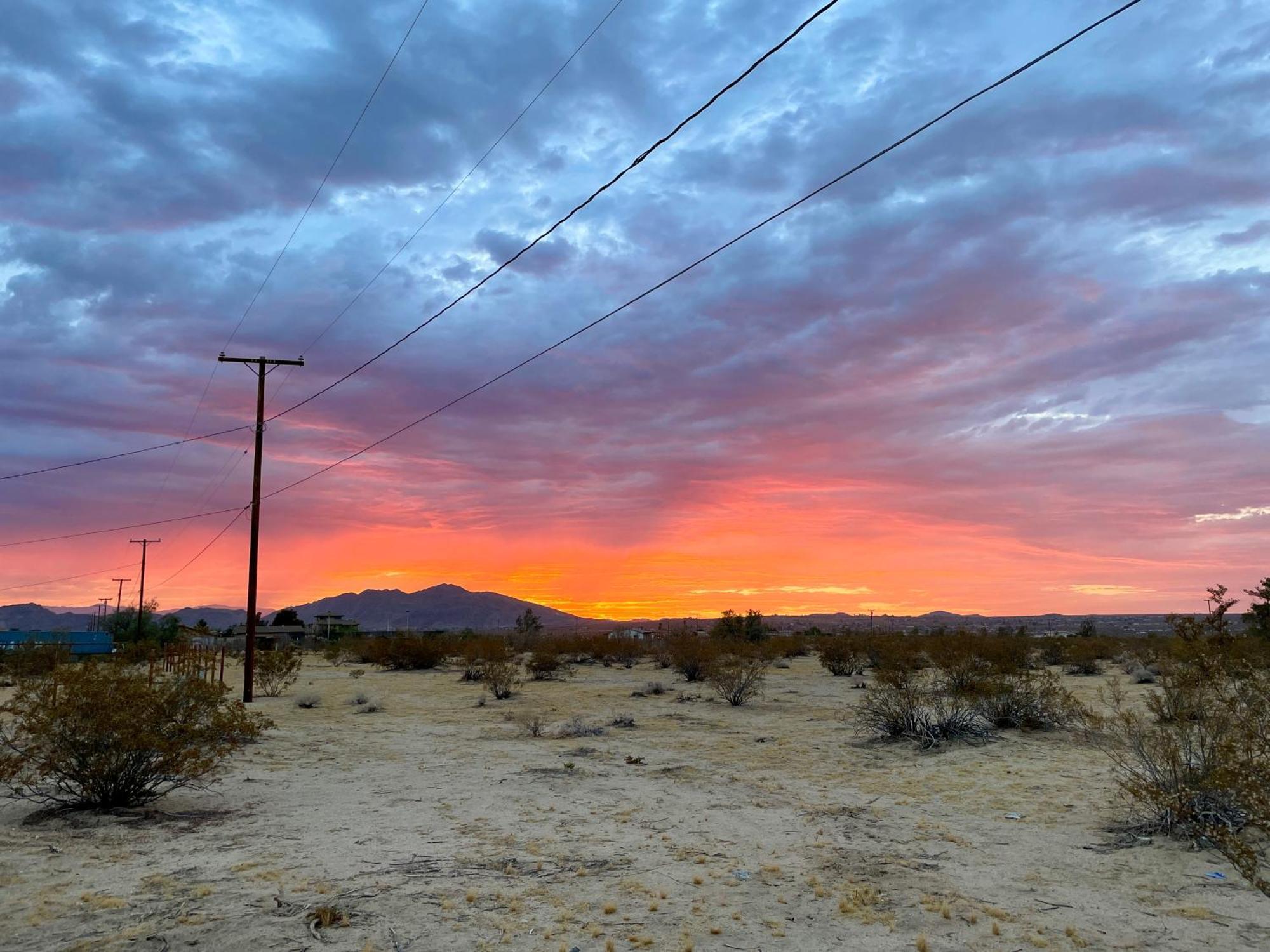 Twin Palms Desert Getaway - Jacuzzi, Fire Pit, Meditation Room & More Joshua Tree Luaran gambar
