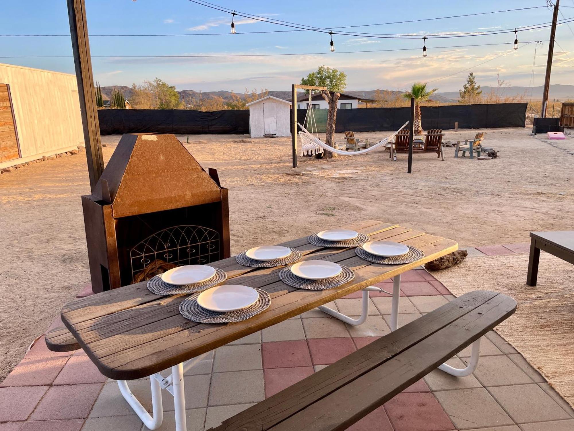 Twin Palms Desert Getaway - Jacuzzi, Fire Pit, Meditation Room & More Joshua Tree Luaran gambar