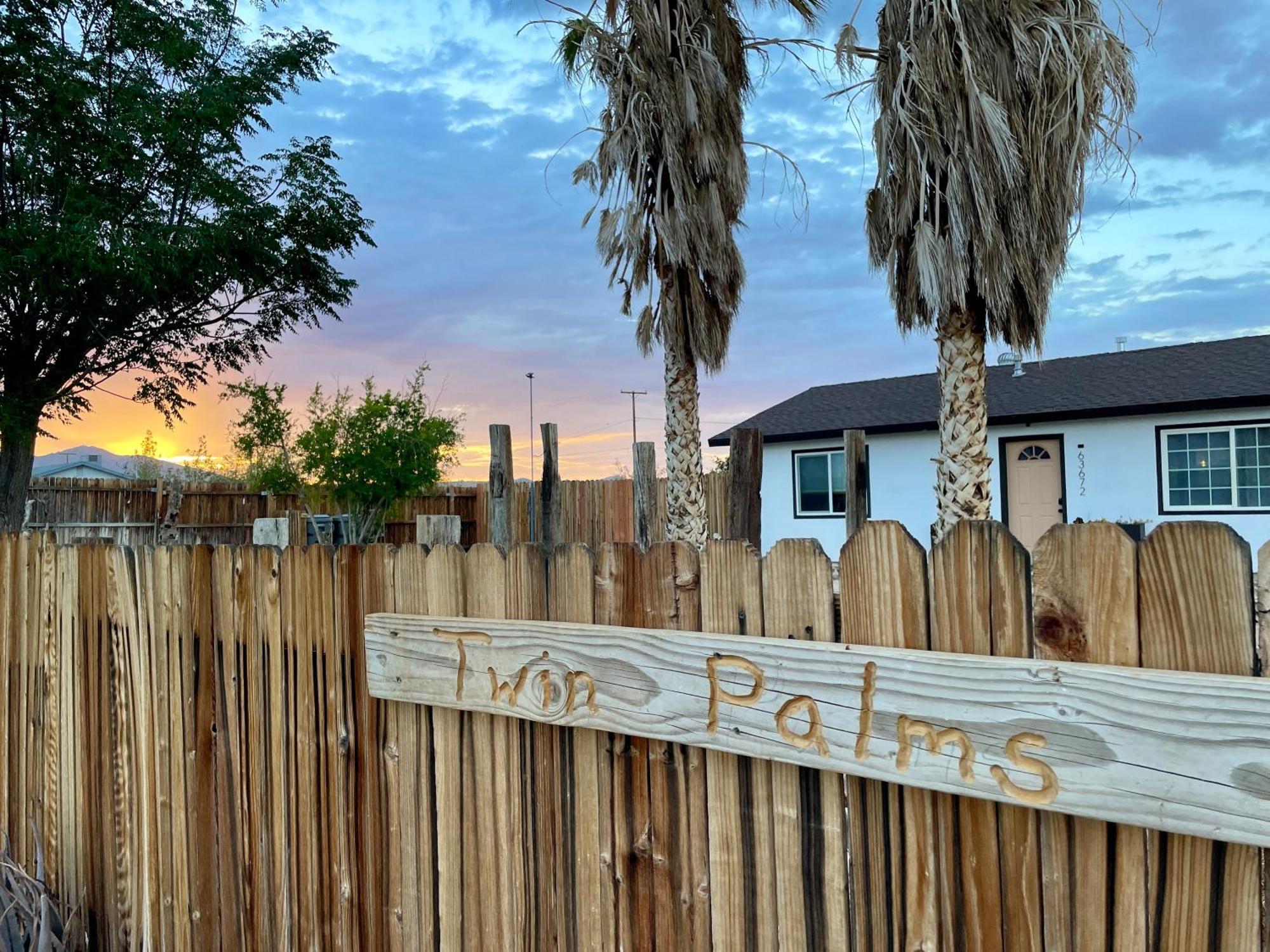 Twin Palms Desert Getaway - Jacuzzi, Fire Pit, Meditation Room & More Joshua Tree Luaran gambar