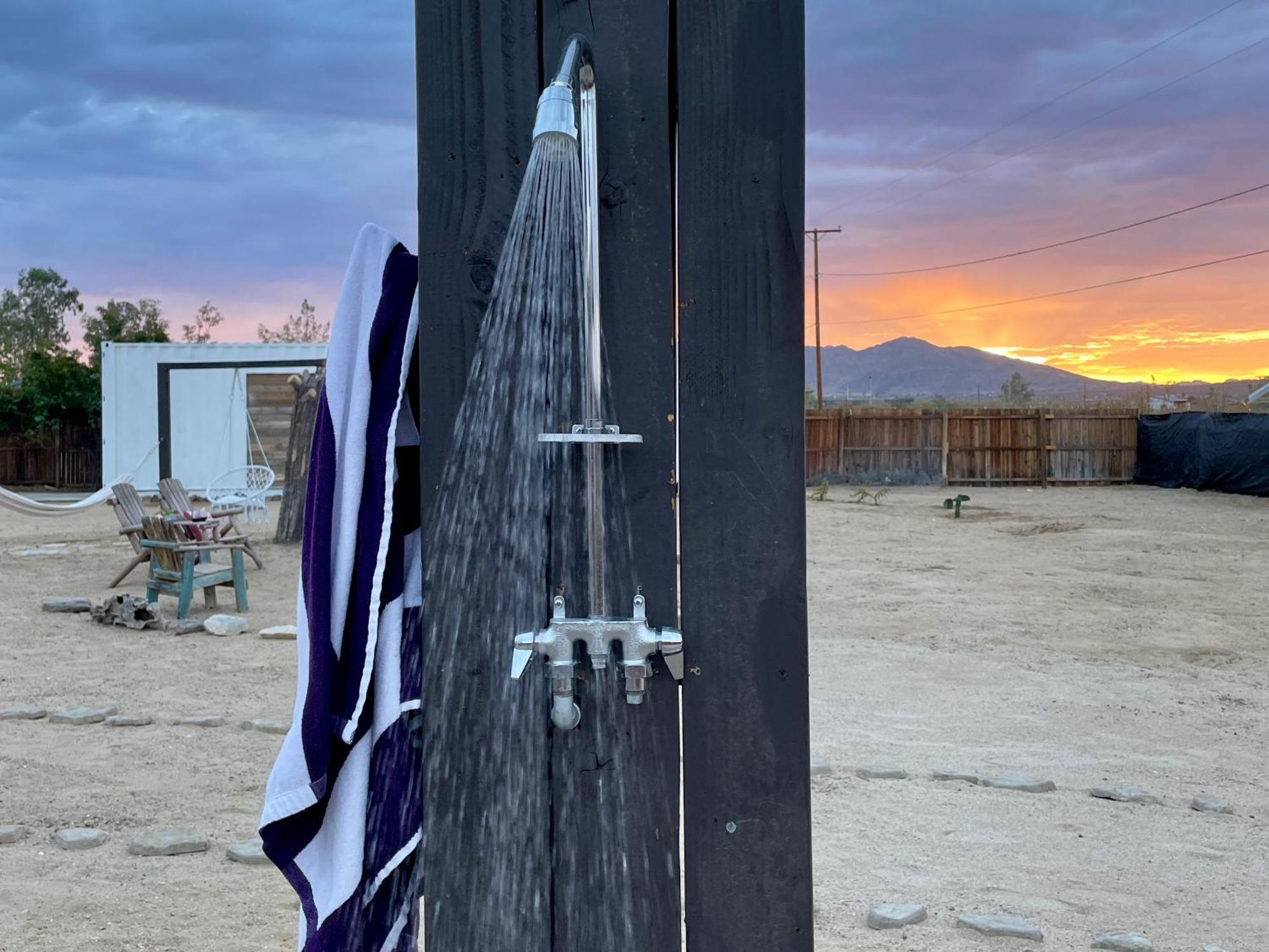 Twin Palms Desert Getaway - Jacuzzi, Fire Pit, Meditation Room & More Joshua Tree Luaran gambar